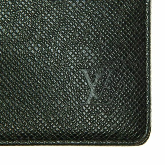 Authentic Louis Vuitton Black Taiga Agenda MM notebook - Picture 8 of 12